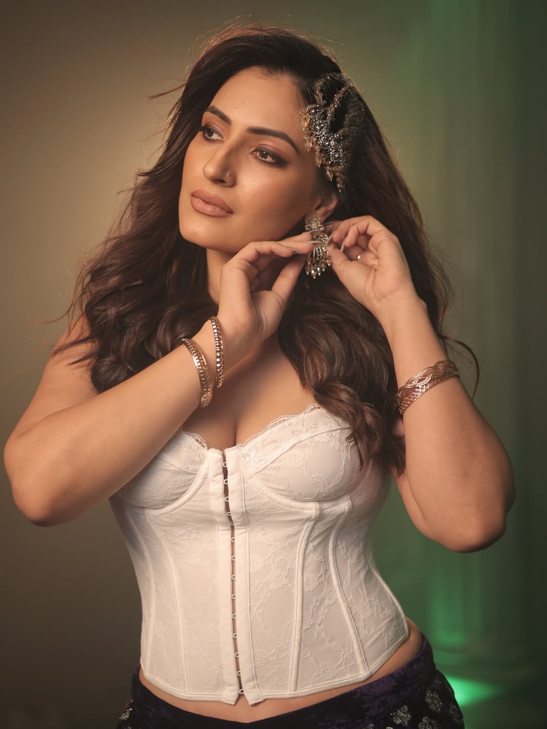 Shivangi Verma Radiant In White Lace Corset Fit