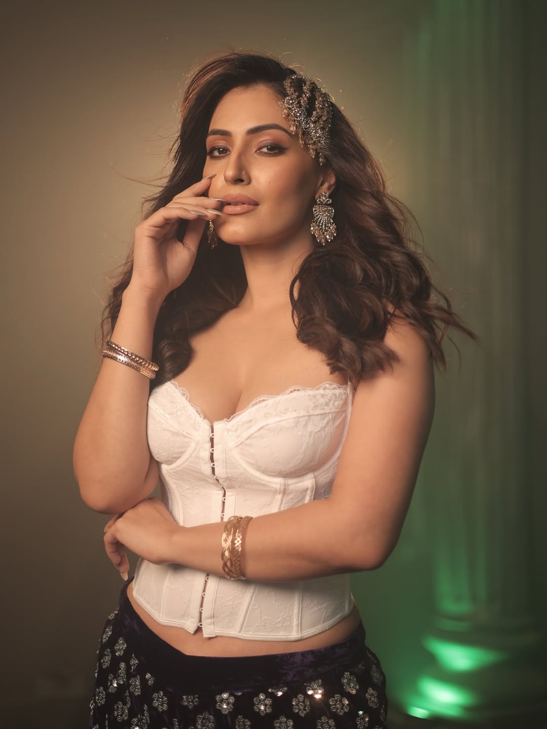 Shivangi Verma Elegant Side Profile In Lace Top