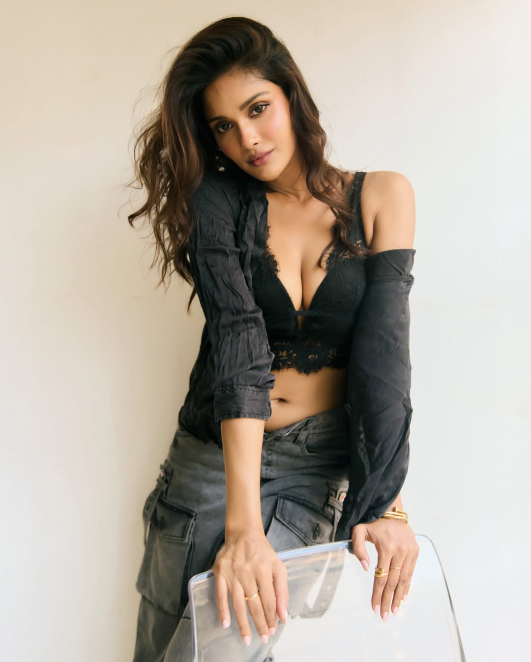 Sushrii Mishraa Flaunting Her Toned Midriff Area