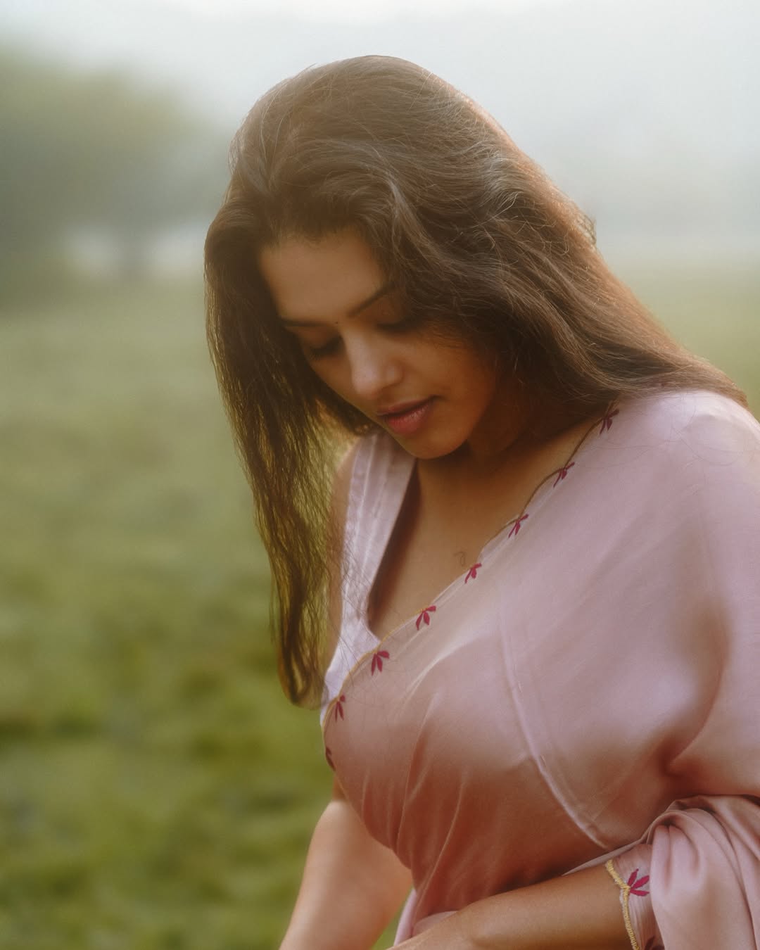 Swathishta Krishnan Posing In A Soft Pink Saree