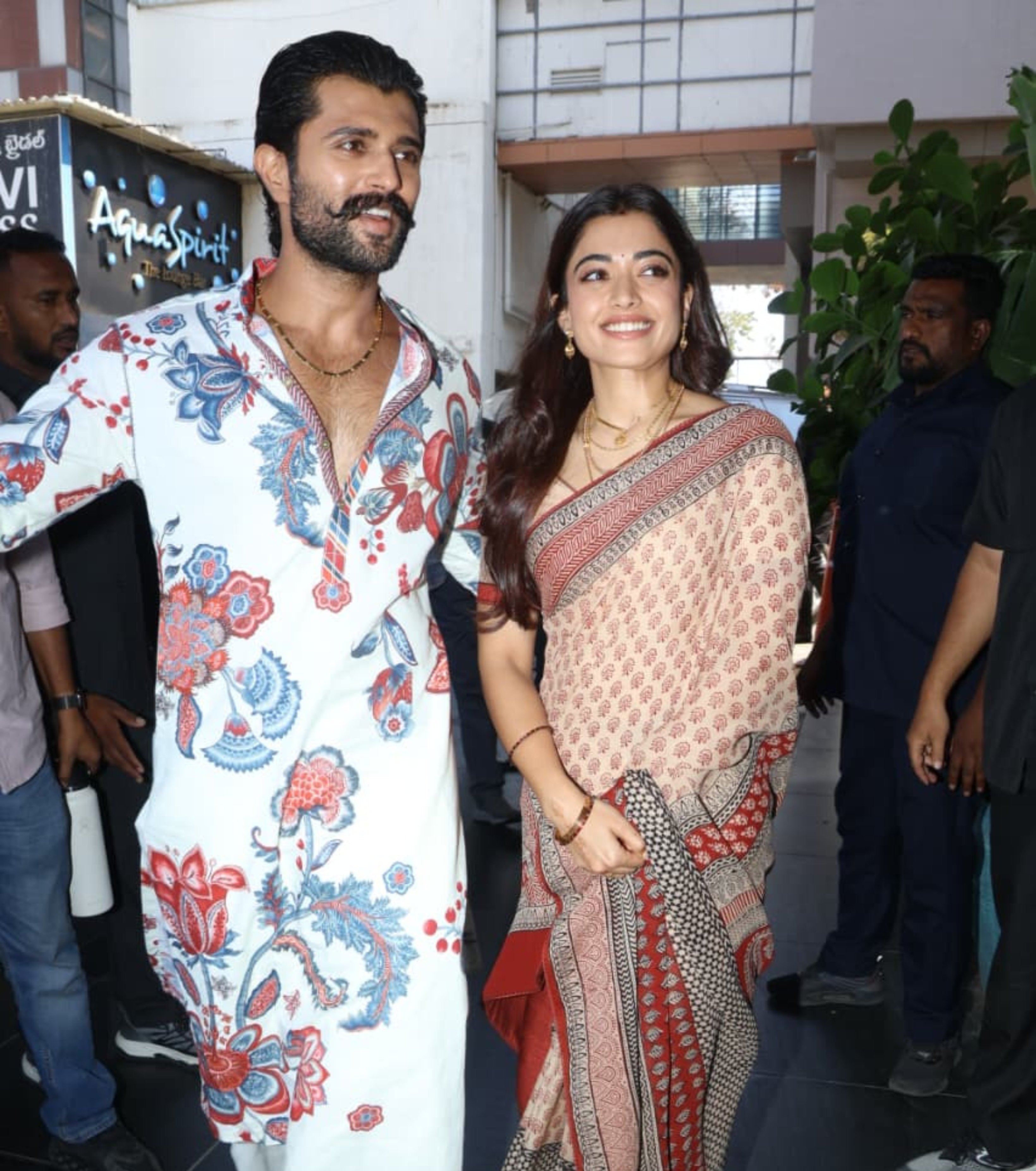 Virosh Interacting Warmly With Hyderabad Fans