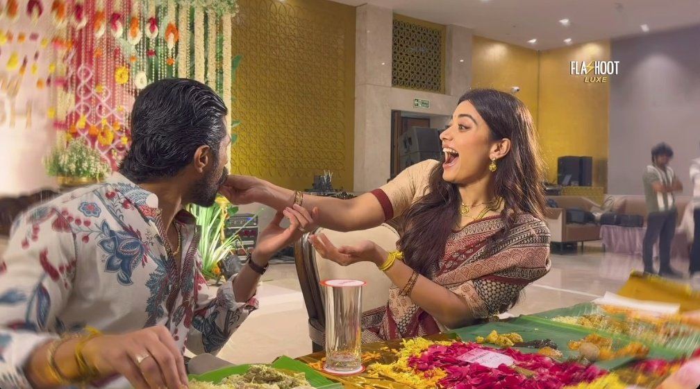 Rashmika Feeding Vijay During Fan Celebration