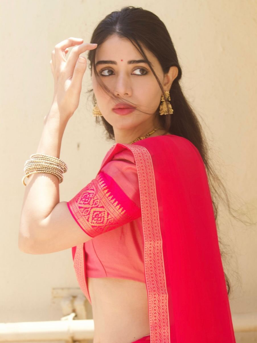 Aarti Chikara Showing Off Gold Jhumka Earrings