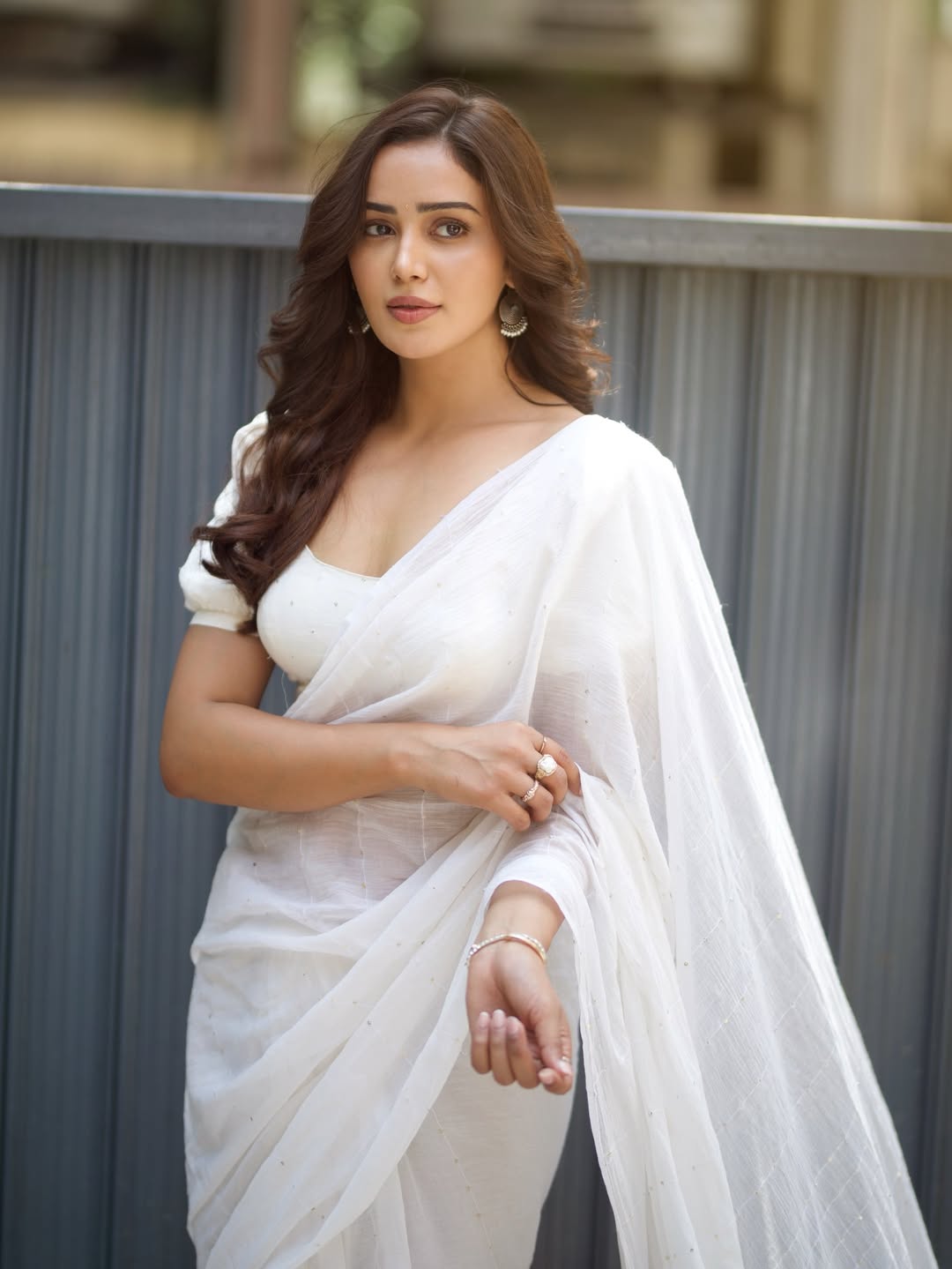 Anaira Gupta Confident Stance In Trendy Saree