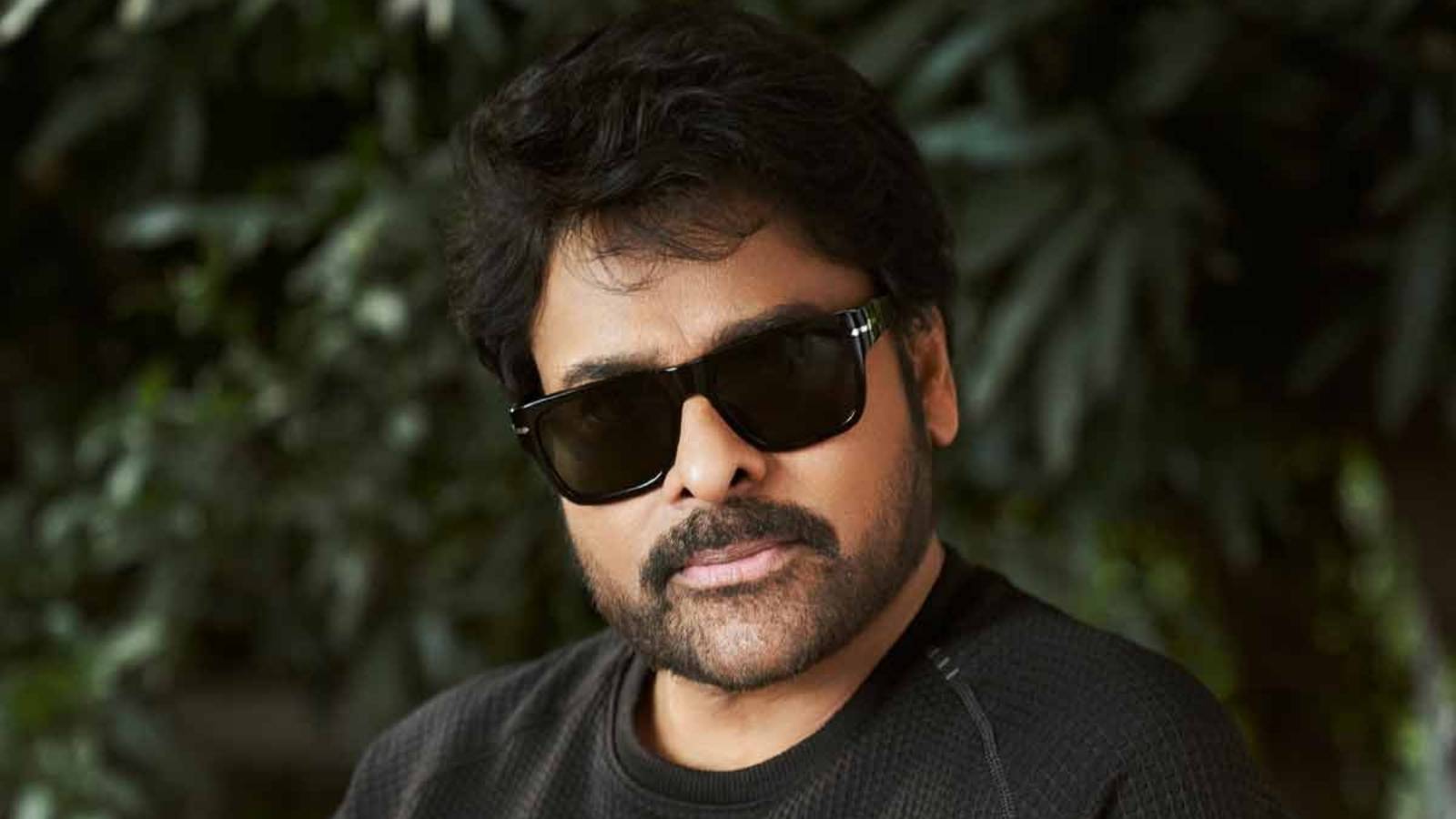 Megastar Helps Close Aides In Critical Time