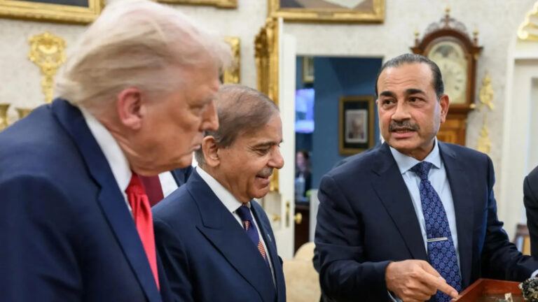 Donald Trump with Iran and Pakistan flags symbolizing mediation in US Iran conflict