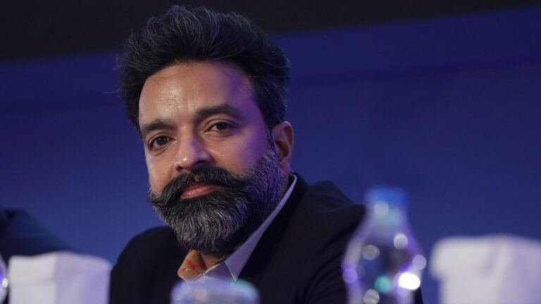 IPL match crowd and stadium view