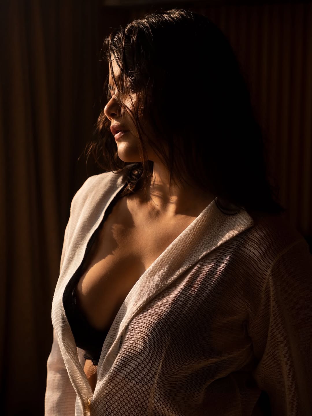 Jina Tarafdar Shows Off Confident Diva Attitude