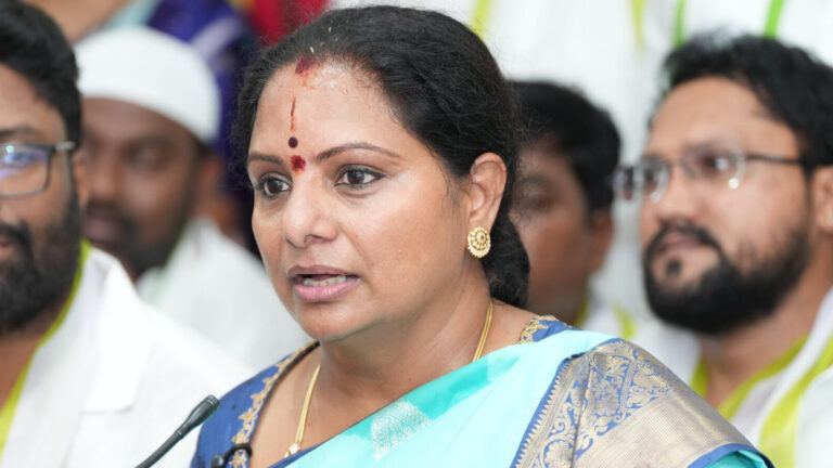 Kavitha and KCR political tension over TRS name in Telangana politics