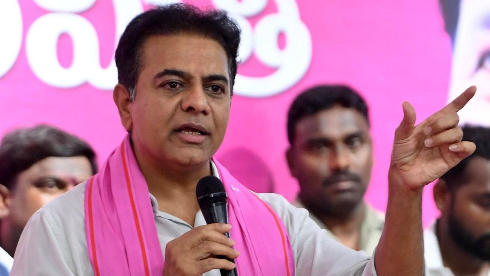 KTR reacts to Kavitha new party