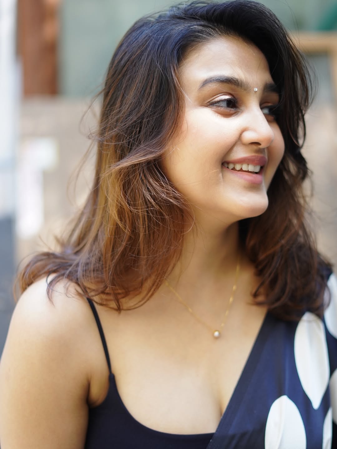 Sowmika Dreamy Gaze With Wavy Bronze Tresses