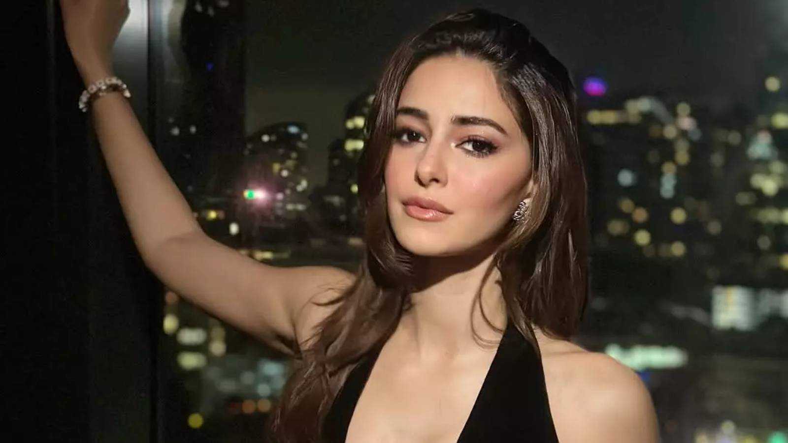 Ananya Panday dance performance viral scene