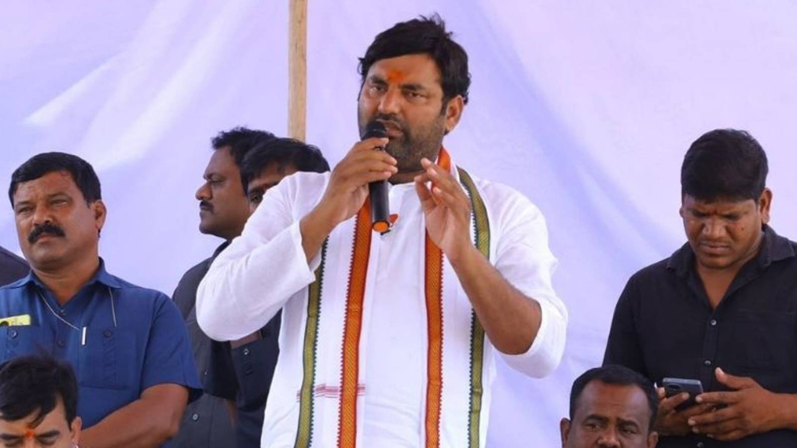 అనిరుథ్ రెడ్డి నోట వైసీపీ నినాదాలు...వై.?