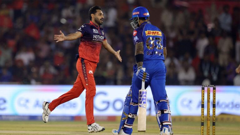 Bhuvneshwar Kumar celebrates RCB victory