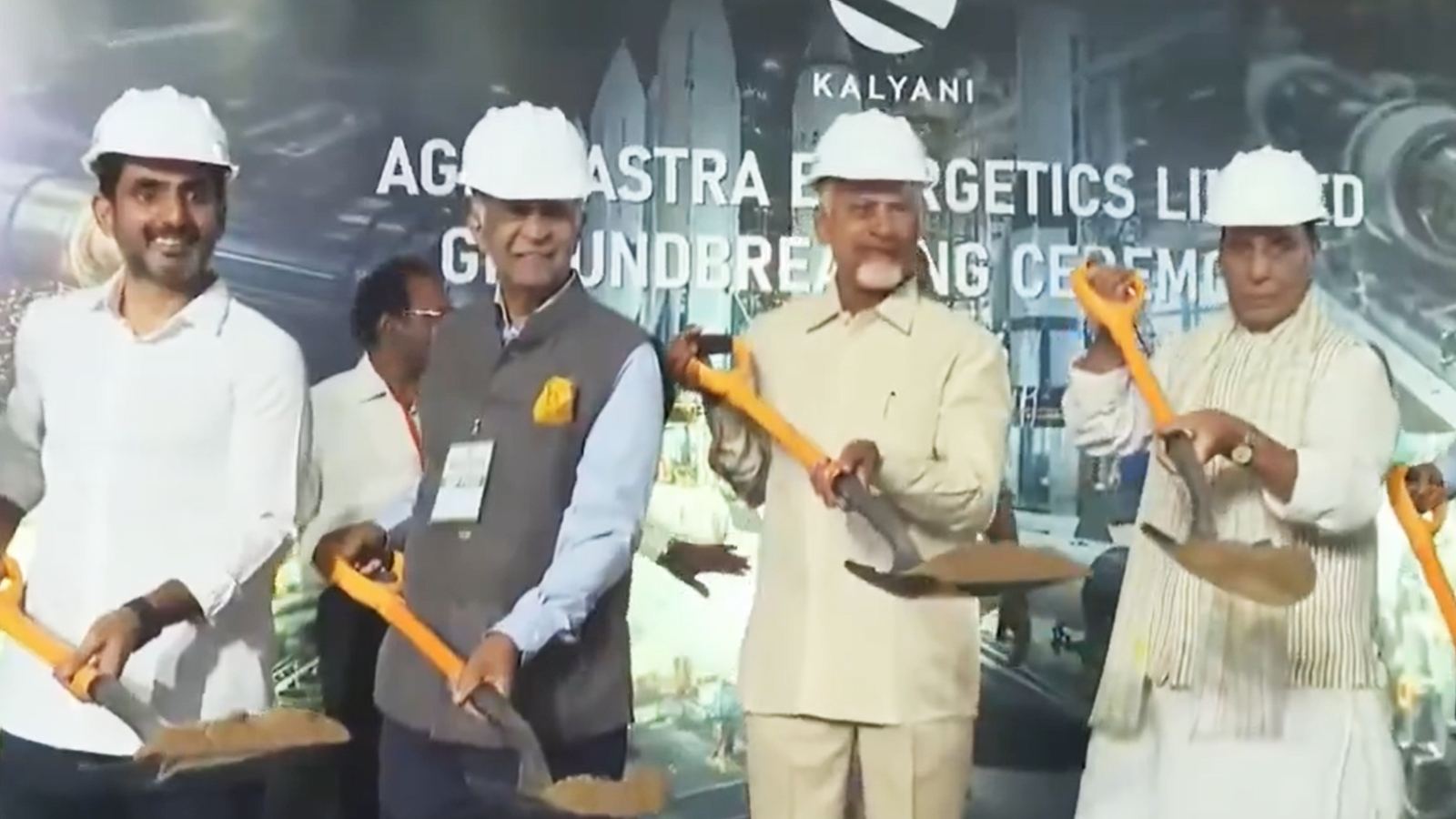 నాడు ఓటు బ్యాంకు పథకాలకు బటన్… నేడు రాష్ట్రాభివృద్ధికి పునాదులు