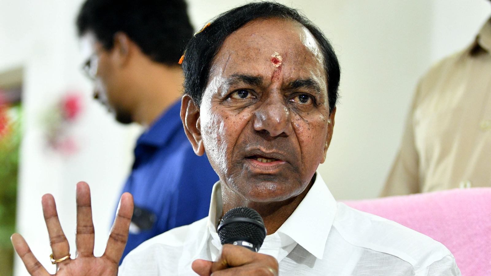 సారు ద్రవిడ పార్టీలు ఆదర్శం అన్నారుగా?