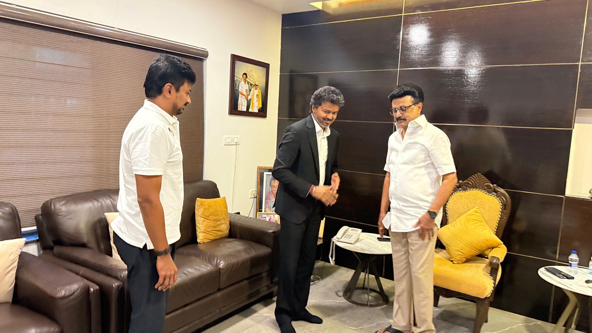 CM Vijay Goes to Ex-CM Stalin Home 4