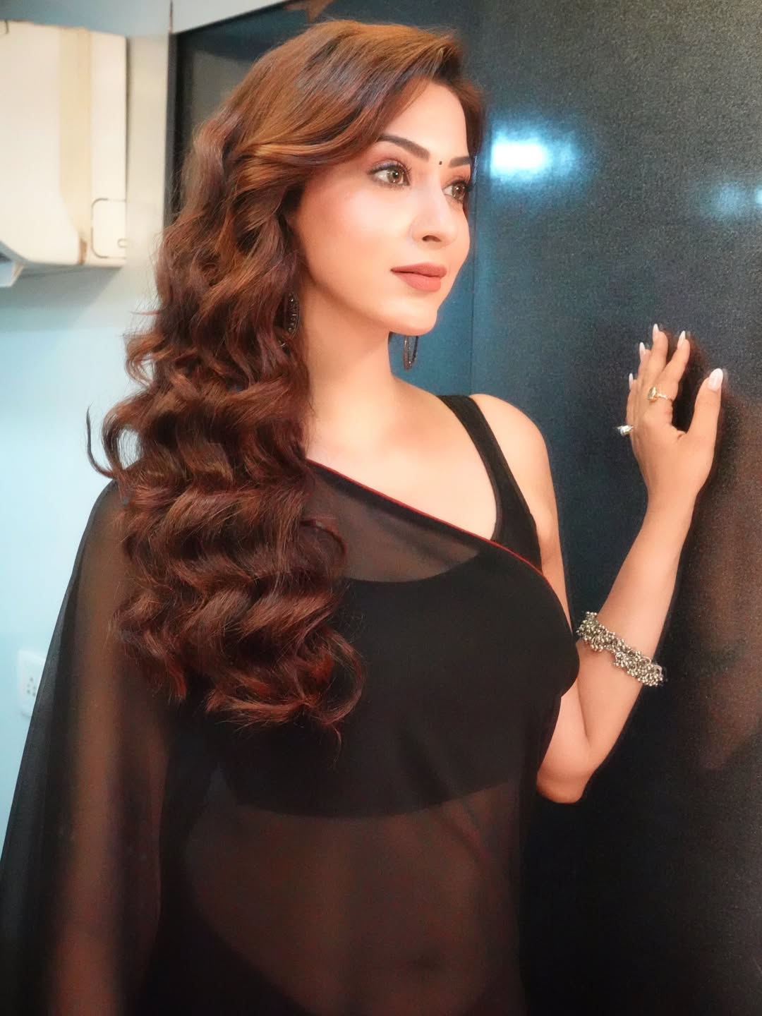 Eshaanya Maheshwari Looking Away Side Profile Pic