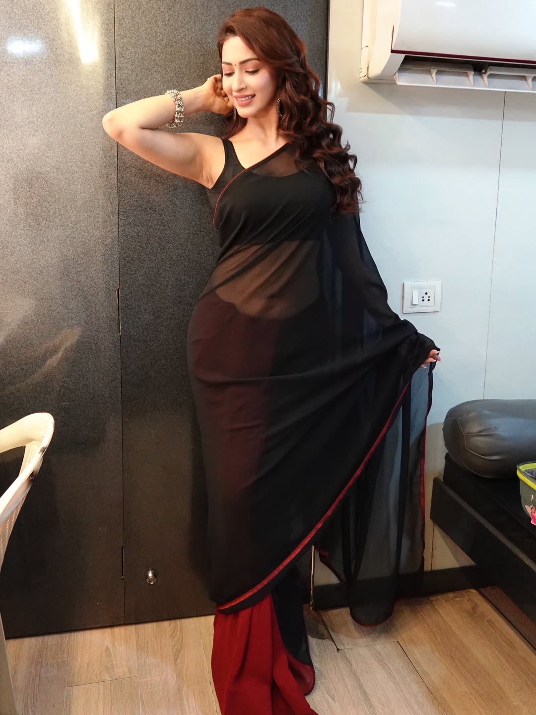 Eshaanya Maheshwari Full Length Low Waist Saree Pose