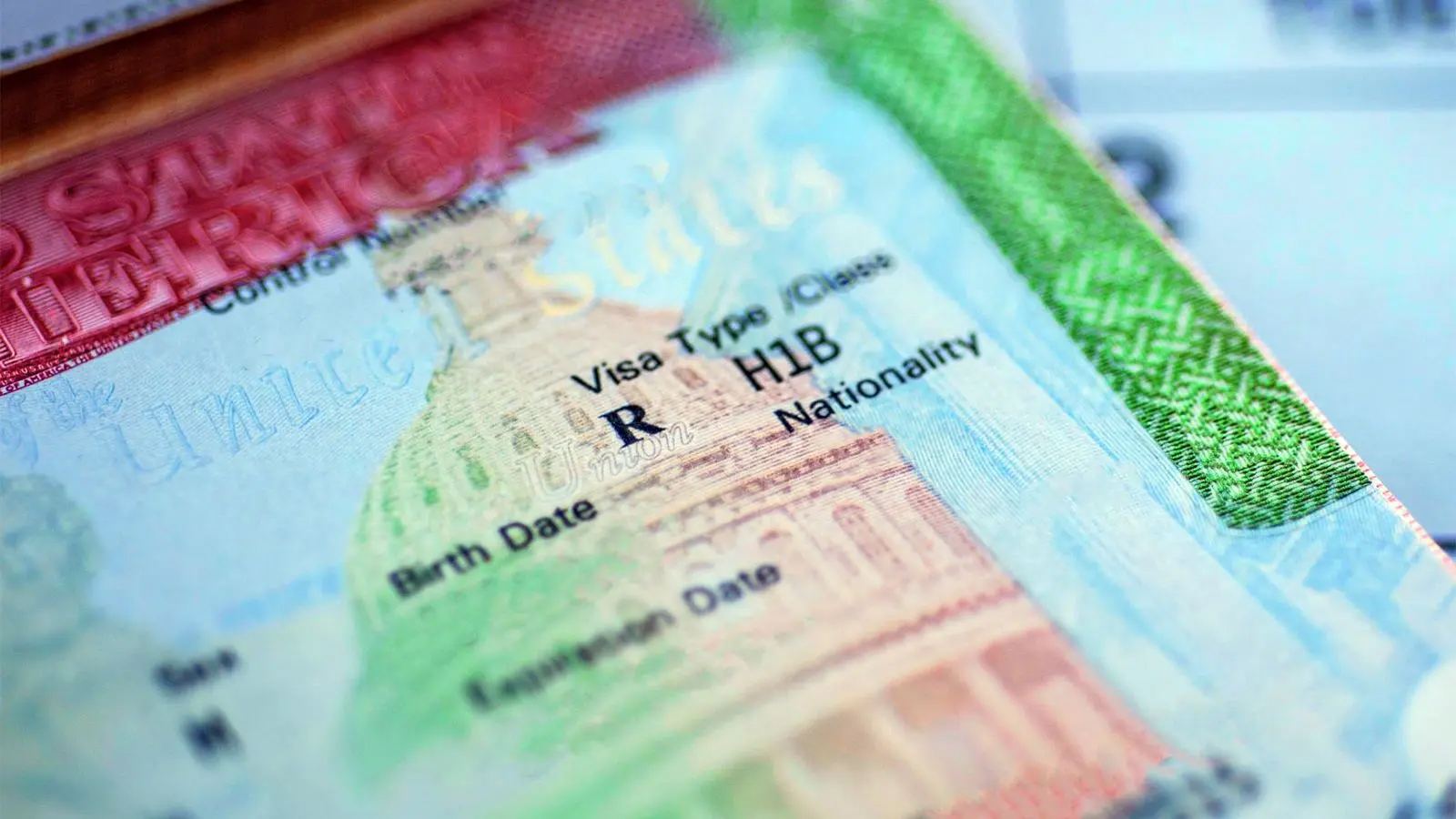 H-1B applicant checks USCIS RFE status update