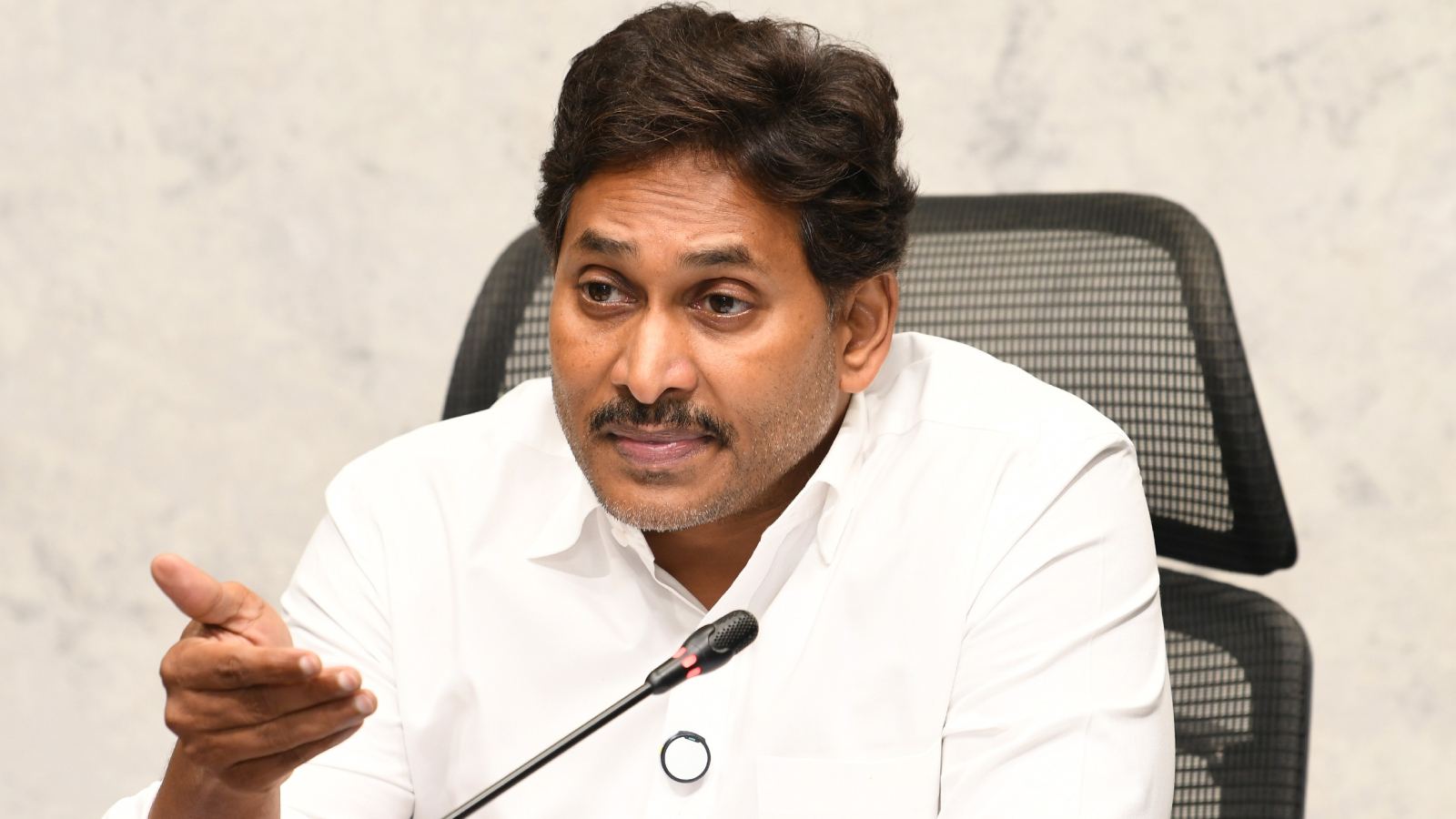 Jagan Mohan Reddy speaking about Amaravati and Mavign during press meet