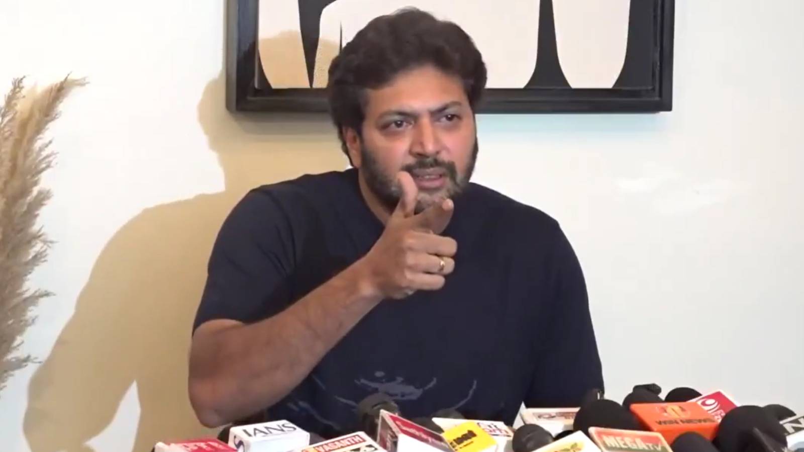 Jayam Ravi Emotional Press Meet Shocks Fans