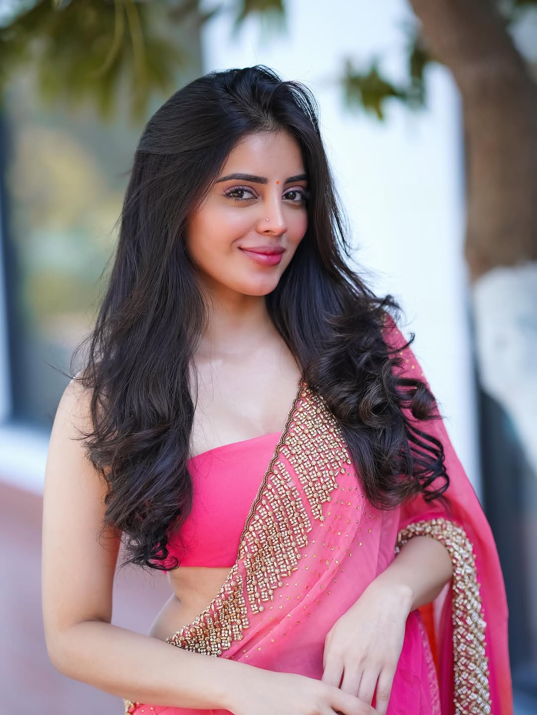 Kushitha Kallapu Edgy Look In Saree Photoshoot