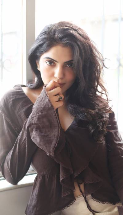 Pics: Misha Narang Stuns With Minimal Glam And Killer Expressions