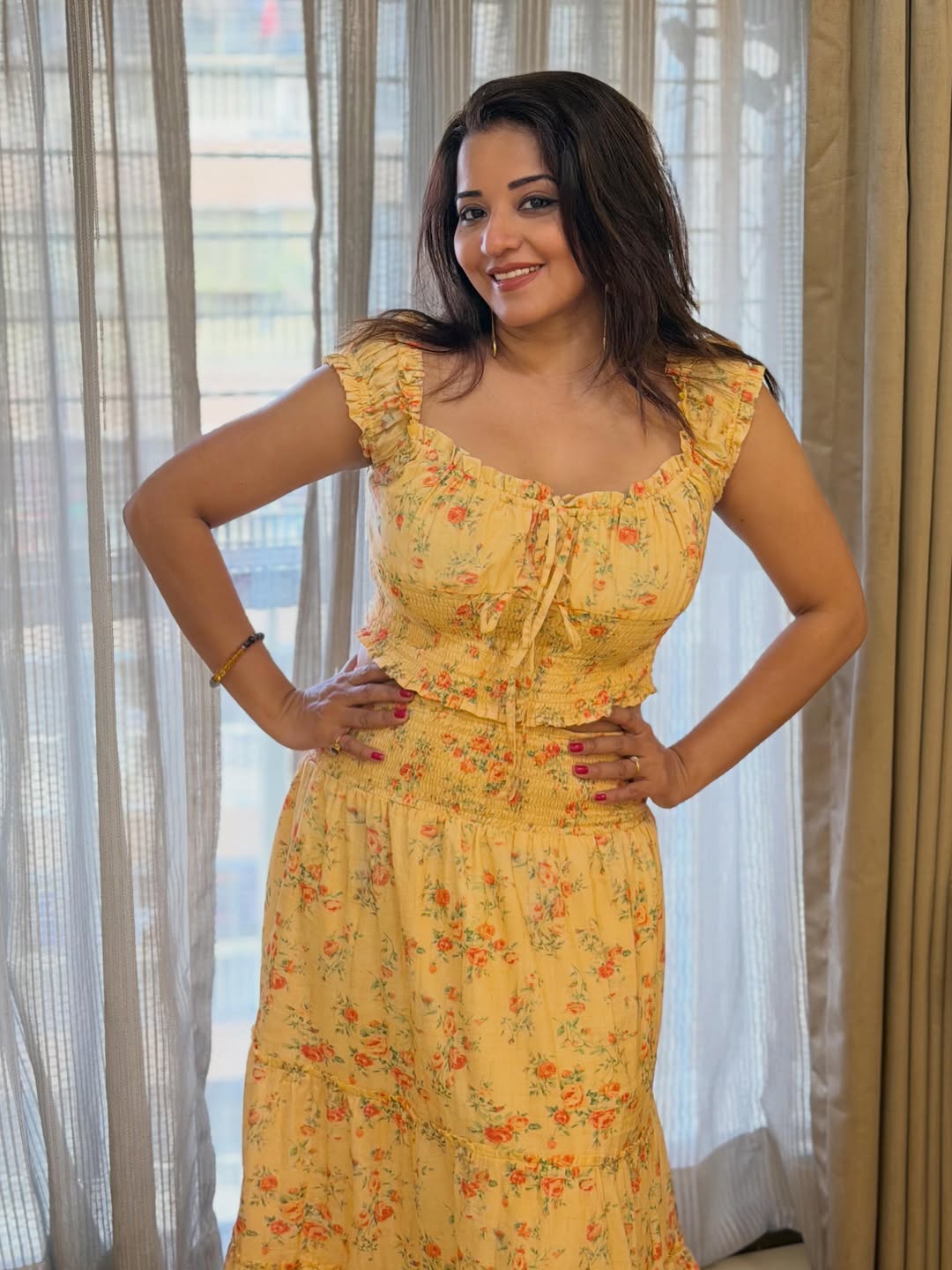 Monalisa Standing Confidently Hands On Waist Pic
