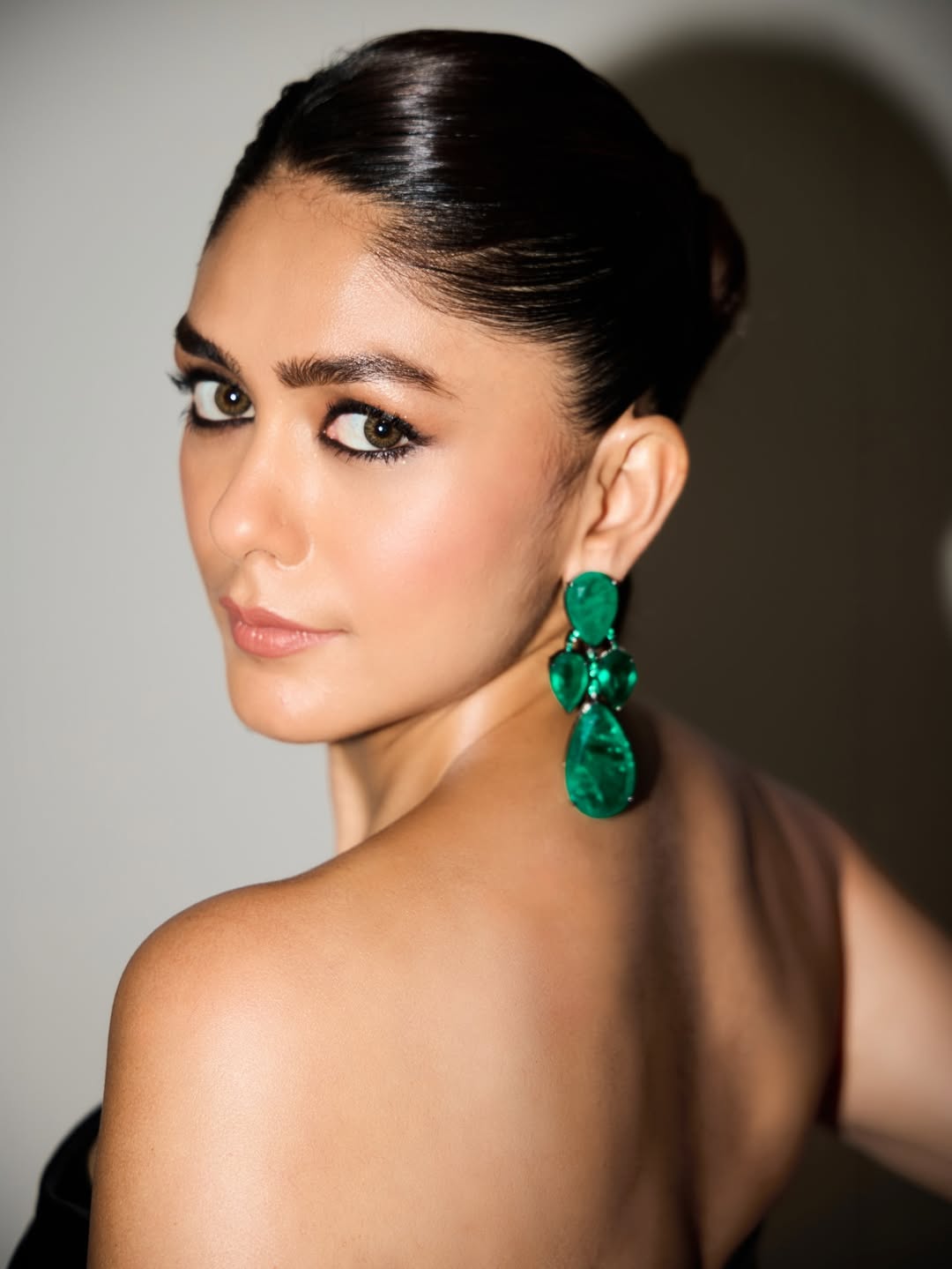 Mrunal Thakur Looking Over Shoulder Pose