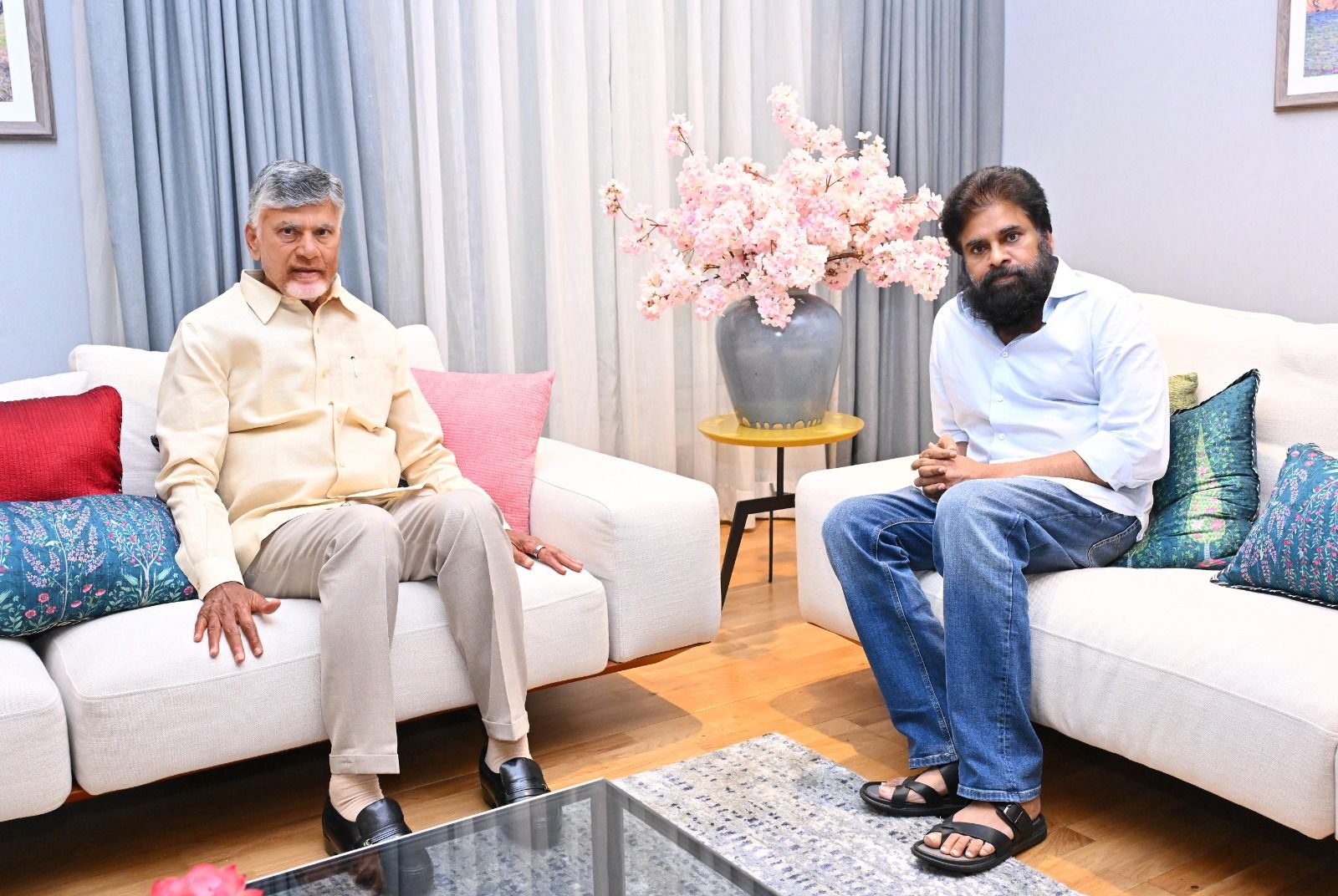Pics: PK looks weak, still needs more rest