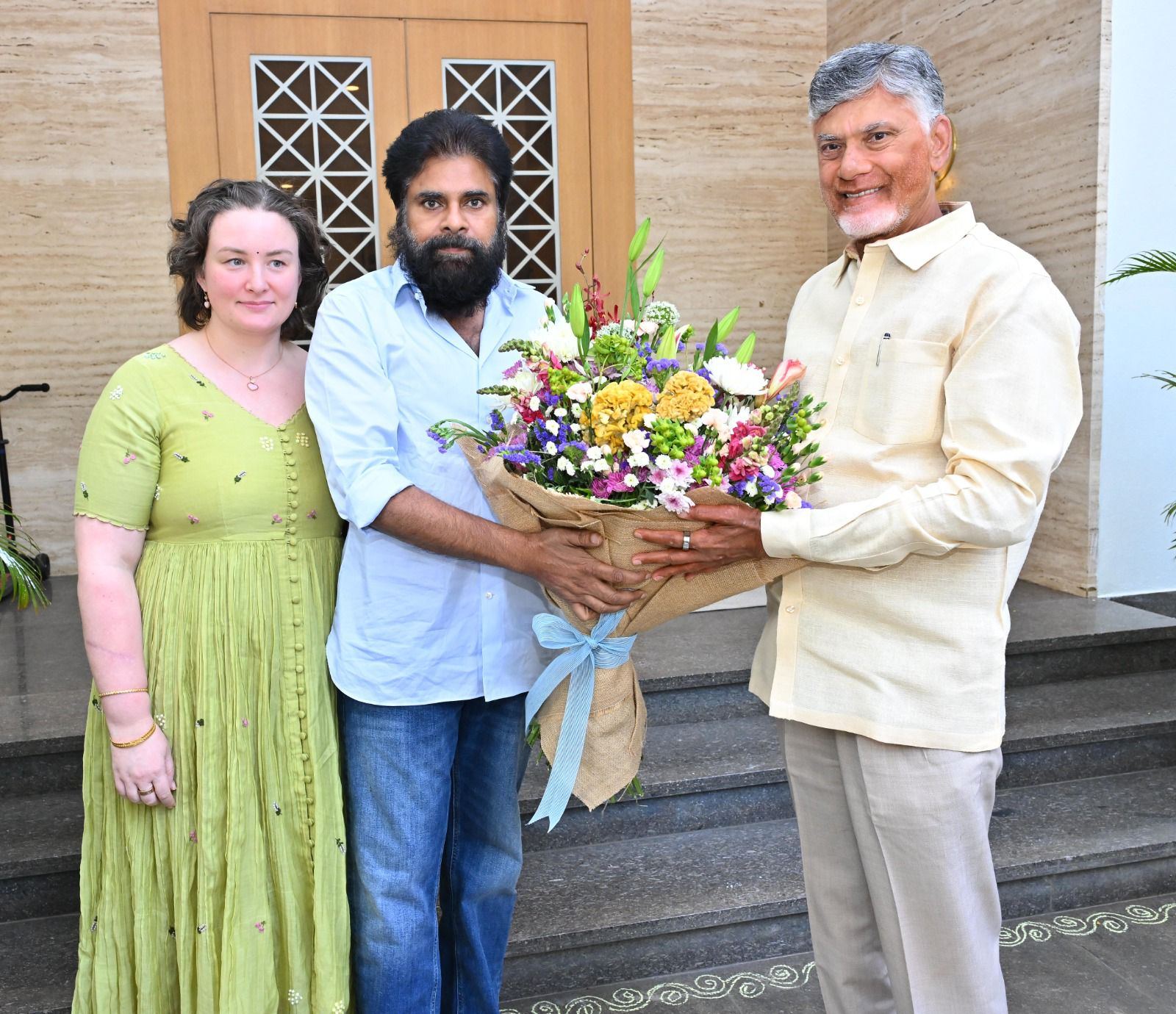 Pics: PK looks weak, still needs more rest