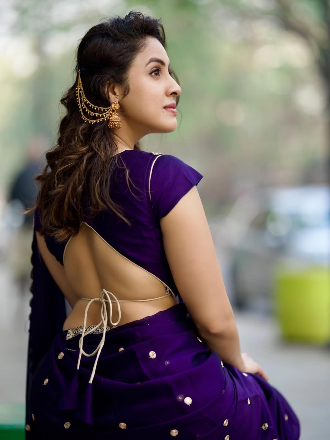 Bold Priyanka Kholgade Looking Away In Style