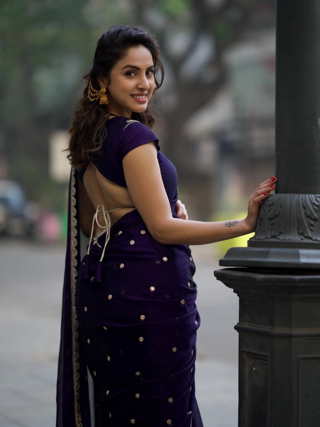 Priyanka Kholgade Sizzling In Deep Purple Silk