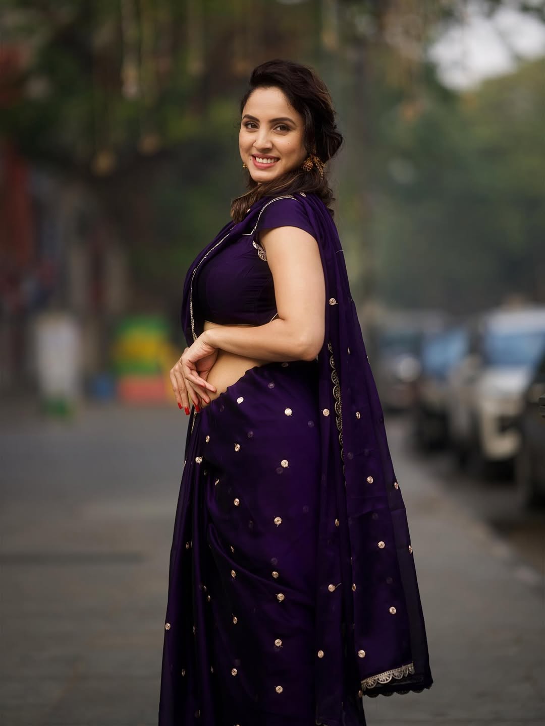 Hot Priyanka Kholgade In Violet Ethnic Saree