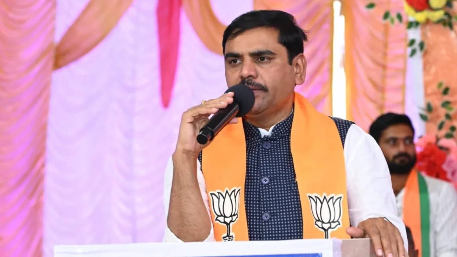 Prof Nageswara Rao Row Sparks AP-Telangana Political War