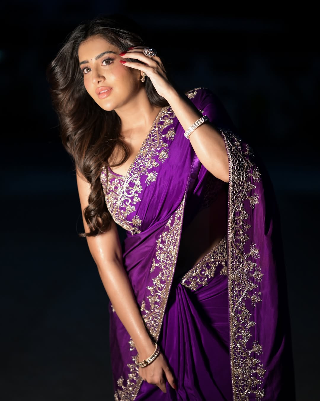 Rashi Singh Striking Elegant Low Waist Saree Pose