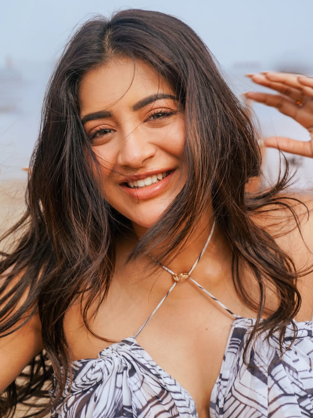 Edgy Rashi Singh Leaning With Punchy Smile