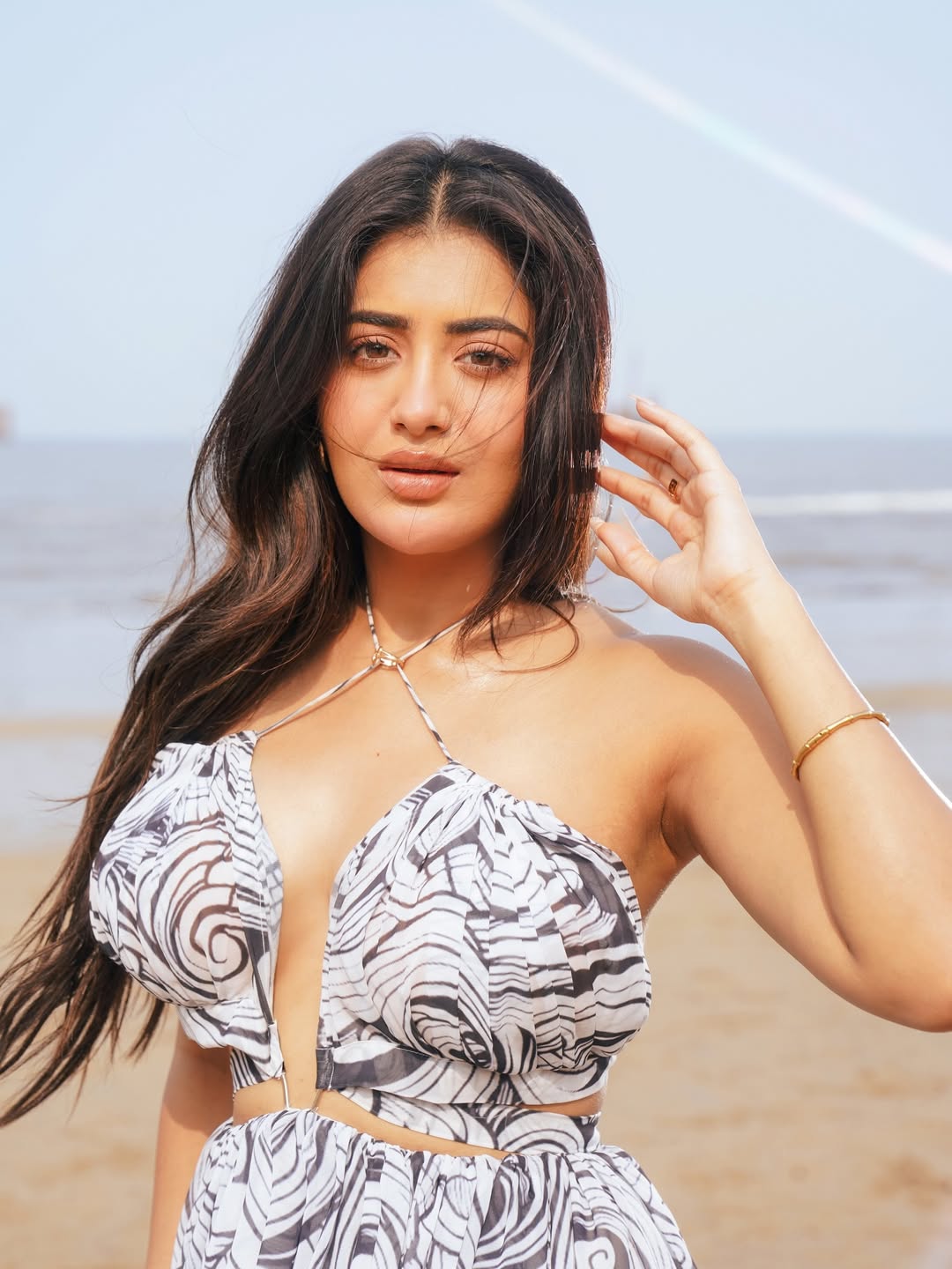 Bold Rashi Singh Direct Gaze In Shore Shoot