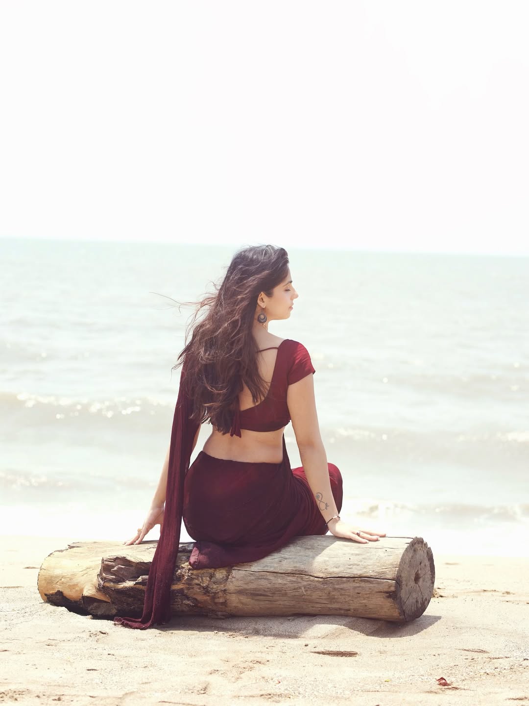 Rose Sardana Dreamy Saree Beach Pose Shot