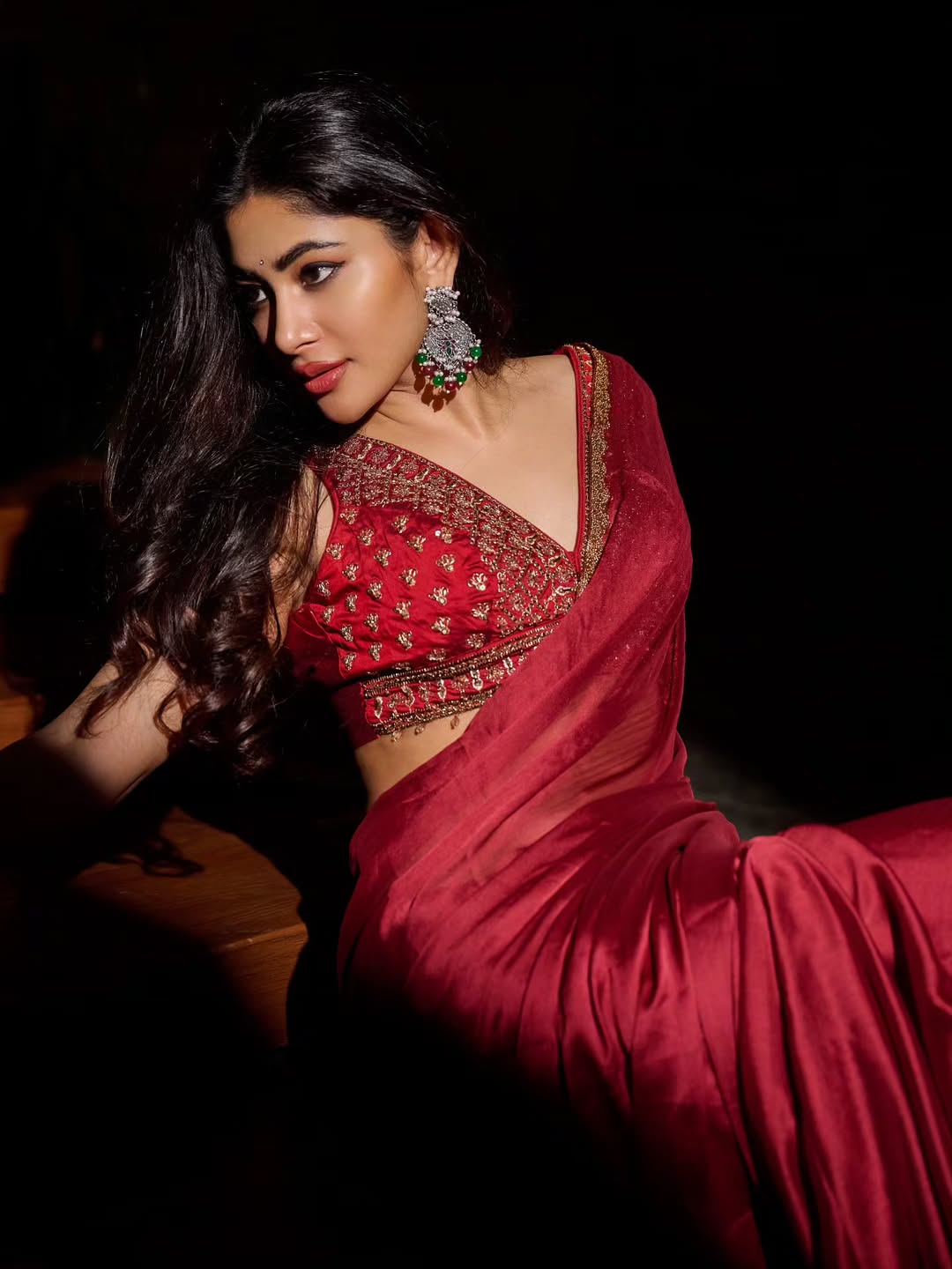 Sonu Thakur Flaunts Fierce Ethnic Fashion