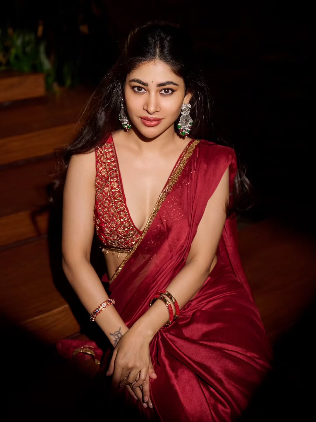 Sonu Thakur Gives Royal Desi Glam Vibes