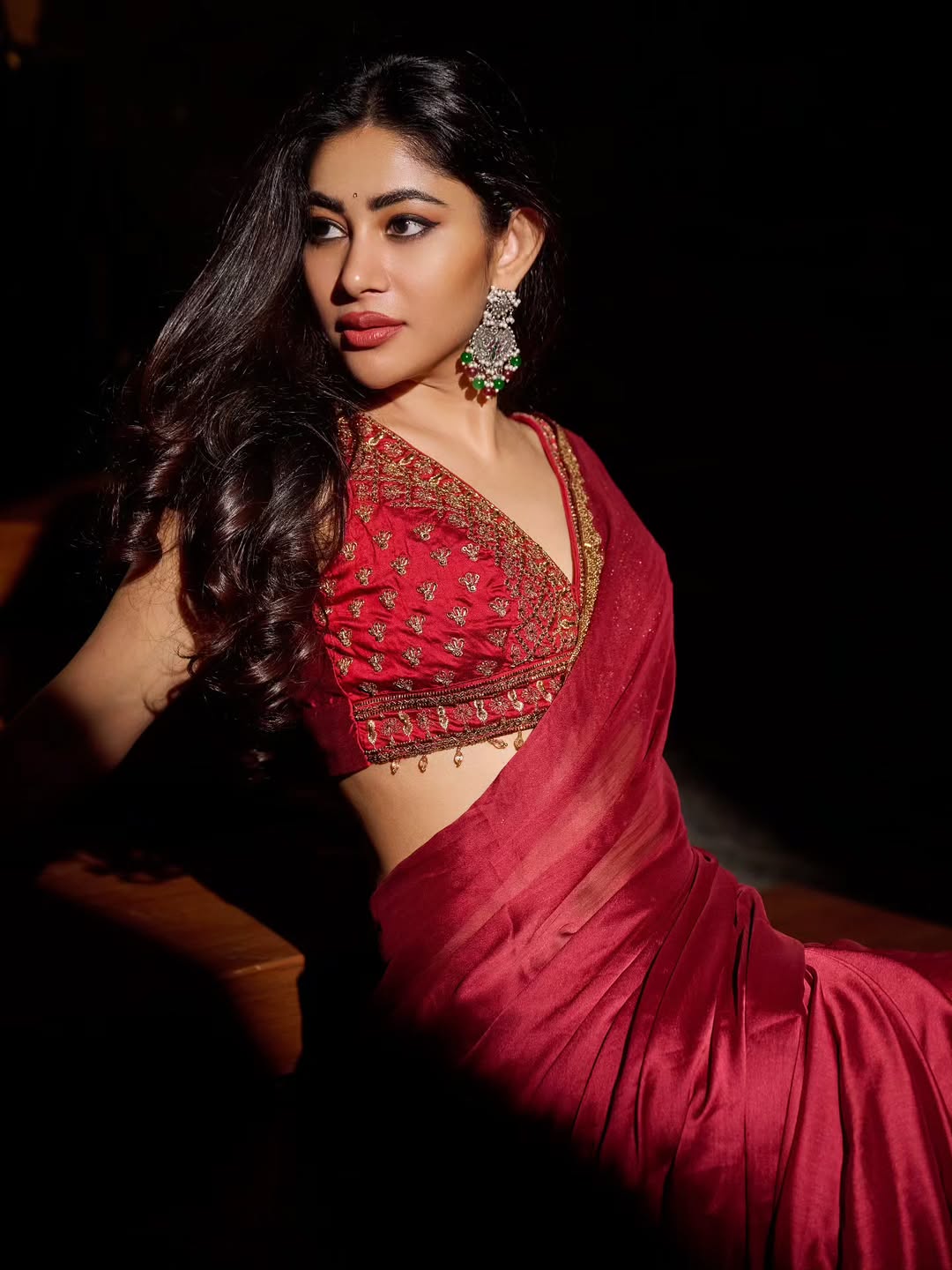 Sonu Thakur Elegant Saree Pose With Attitude