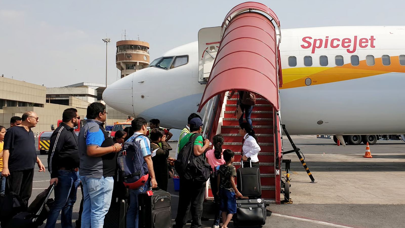 SpiceJet Delay Chaos: Flyers Demand Refund and Compensation