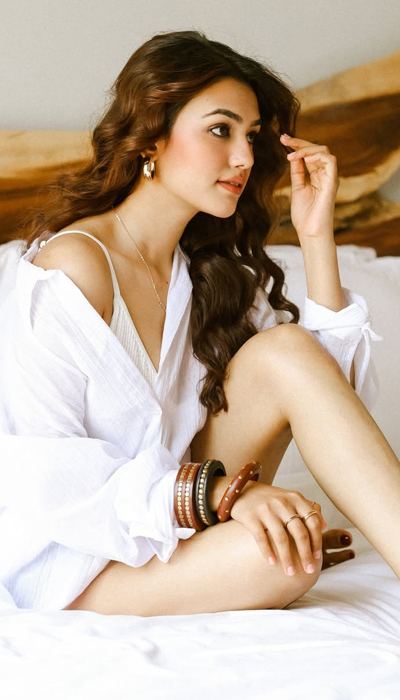Pics: Vidhi Yadav Rocks Trendy White Shirt Casual Vibe