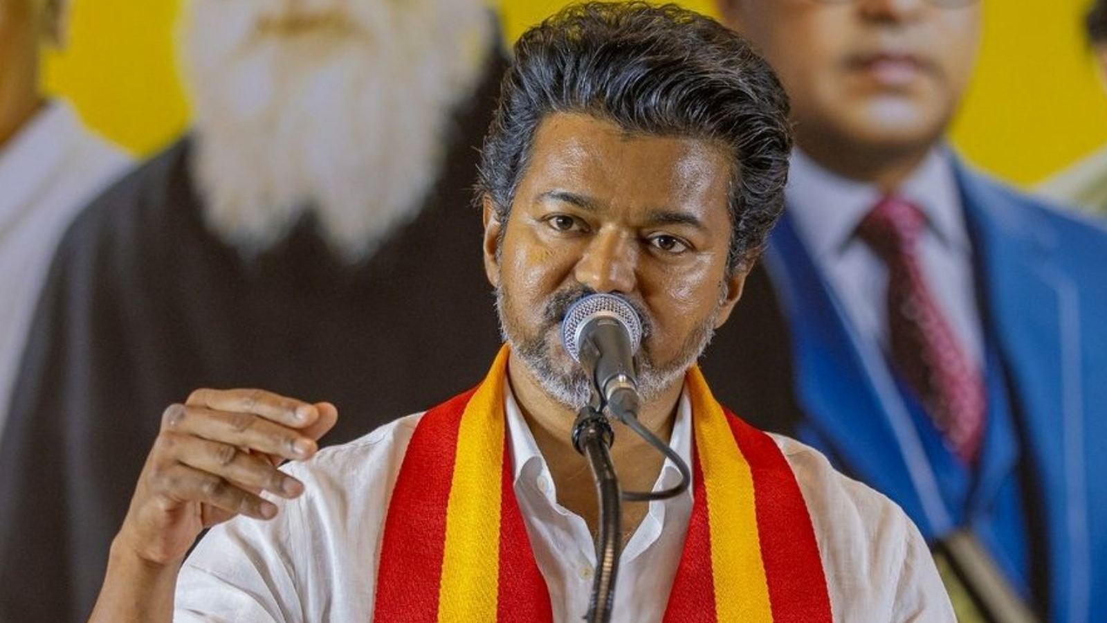 విజయ్‌ గెలిచాడా… లేక చిక్కులో పడిపోయాడా?