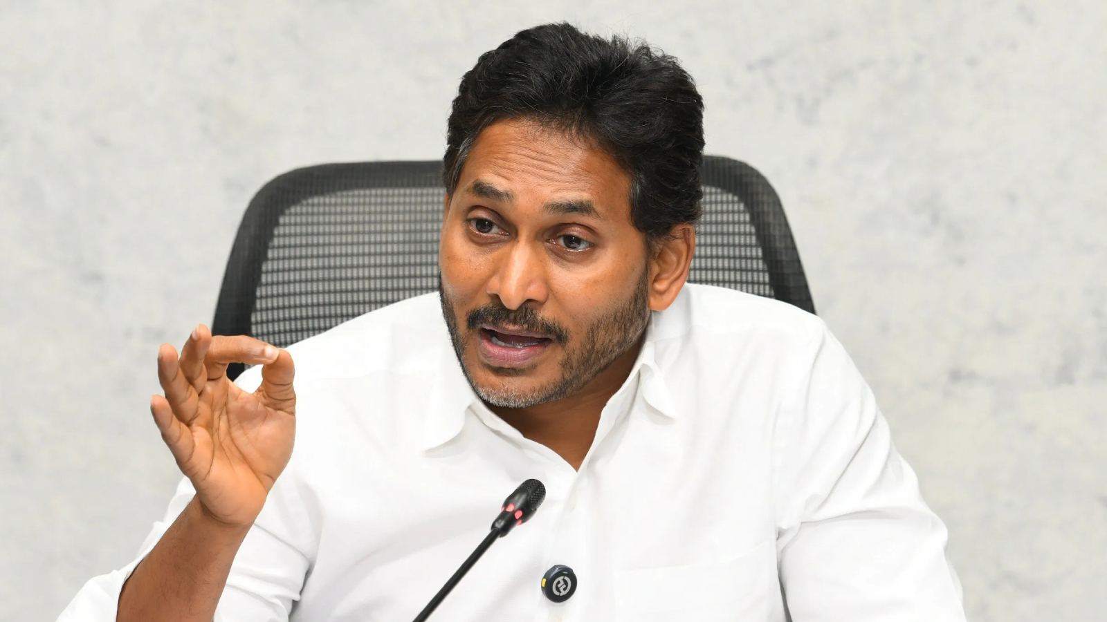 టీవీకే గెలుపు పై వైసీపీ సంబరాలు...ఇక్కడ ఈవీఎంల దోషం లేనట్టేనా.?