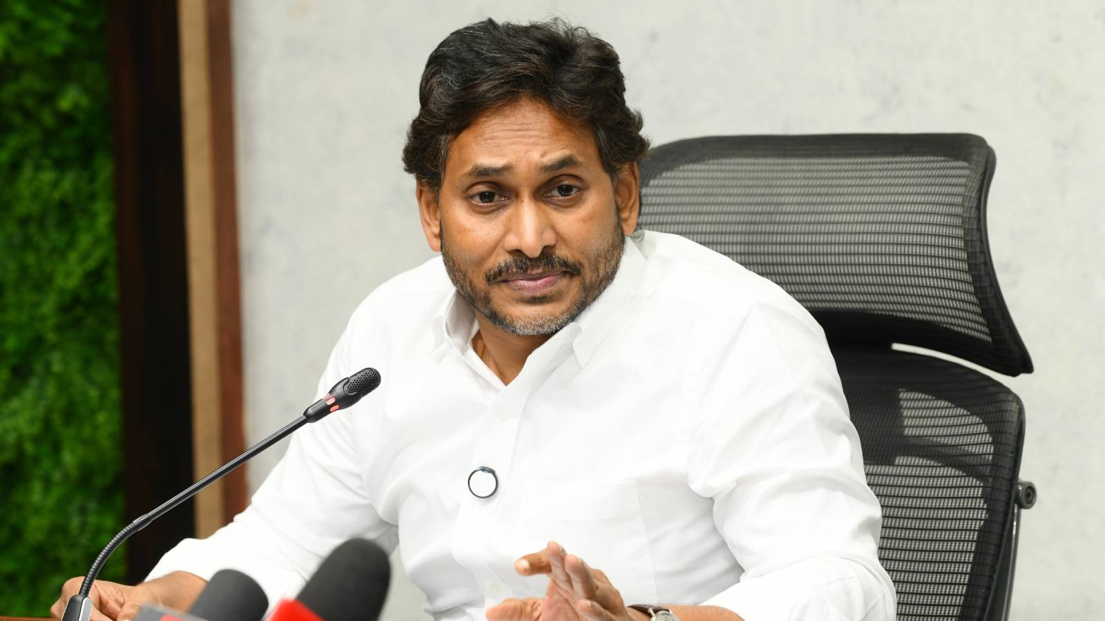 YSRCP Protesting, Jagan Missing, No One Caring?