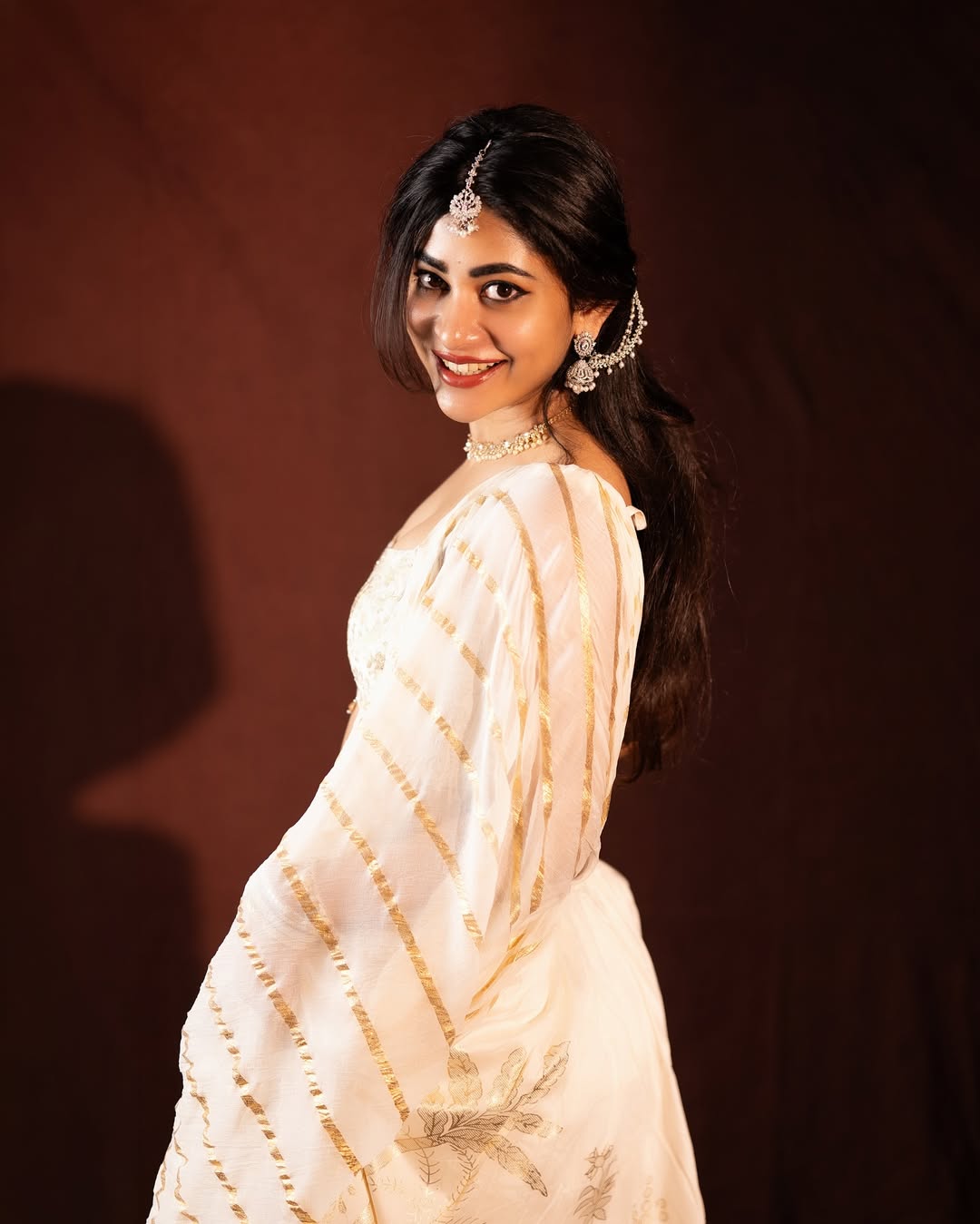 Adhya Thakur Looks Radiant In Ivory Zari Outfit