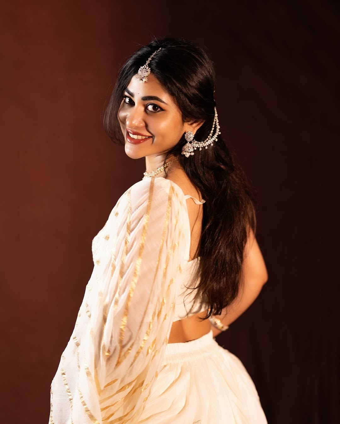 Beautiful Adhya Thakur Flaunts Classic Desi Style